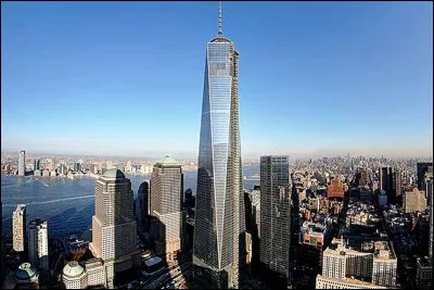 Cette tour a remplacé deux tours détruites ; dans quelle ville est-elle située ?