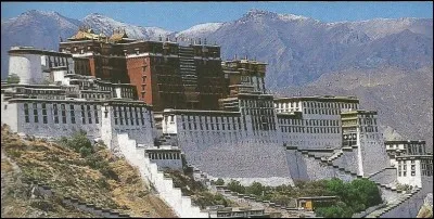 Le "Potala" comprend combien d'étages ?