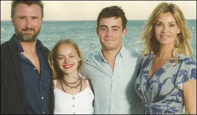 Quel nom porte la série diffusée avant le journal de 20 h, sur TF1 ?