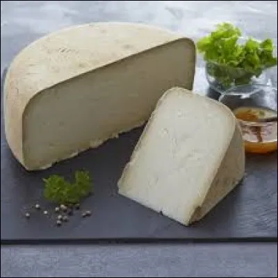 Avec le lait de quel animal est fabriqué le fromage d'Ossau-Iraty ?