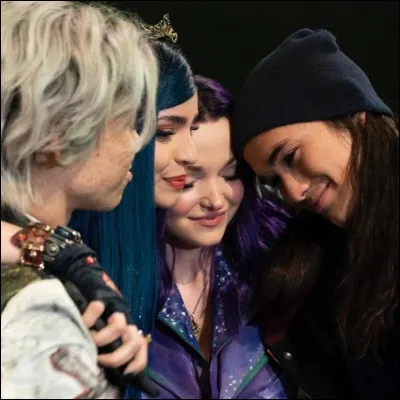 Quelle note le groupe de Mal a-t-il eue après avoir rapetissé la mère de Mal ("Descendants 1") ?