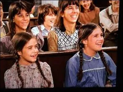 Mary, Laura et Grace sont ses vraies sœurs.