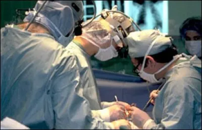 Le médicament immunodépresseur utilisé lors des transplantations et des greffes pour éviter une réaction de rejet est la ...