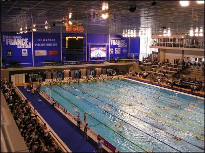 Tu vas... la piscine.