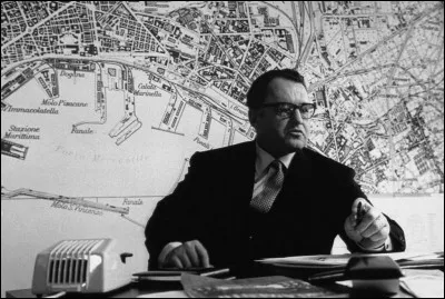 Quel cinéaste italien a réalisé en 1963 "Main basse sur la ville", dans lequel Rod Steiger incarne un entrepreneur immobiliser sans scrupules ?