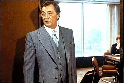 Quel est le titre français de ce film canadien de 1980, réalisé par George Kaczender, dans lequel Robert Mitchum incarne Ted Quinn, un puissant homme d'affaires candidat aux prochaines élections ?