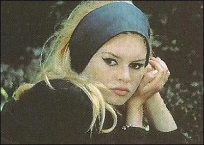 Qui est le réalisateur du "Mépris" ?