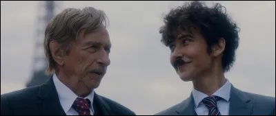 "Madame Mills, une voisine si parfaite" est un film réalisé par Sophie Marceau.