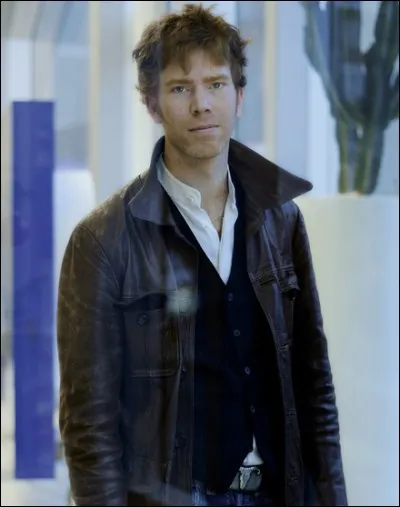 À partir de quelle saison Armand Freund est-il dans le rôle de chimiste/informaticien ?