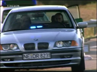 Quelle était la dernière saison où ce type de gyrophare (deux phares bleus clignotants) était utilisé dans la série ?