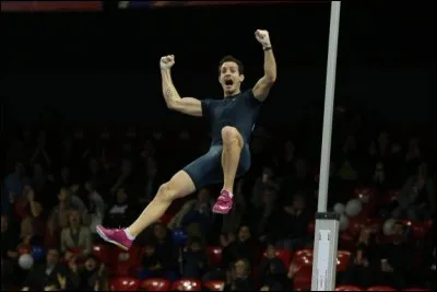 Quel est le record du monde du saut à la perche hommes ?