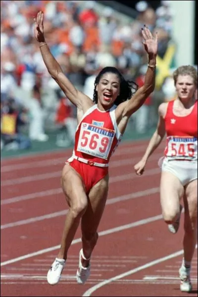 Quel est le record du monde du 100 mètres femmes ?