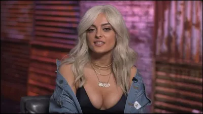 Bebe Rexha chante...