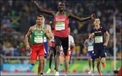 Quel est le record du monde du 800 mètres hommes ?