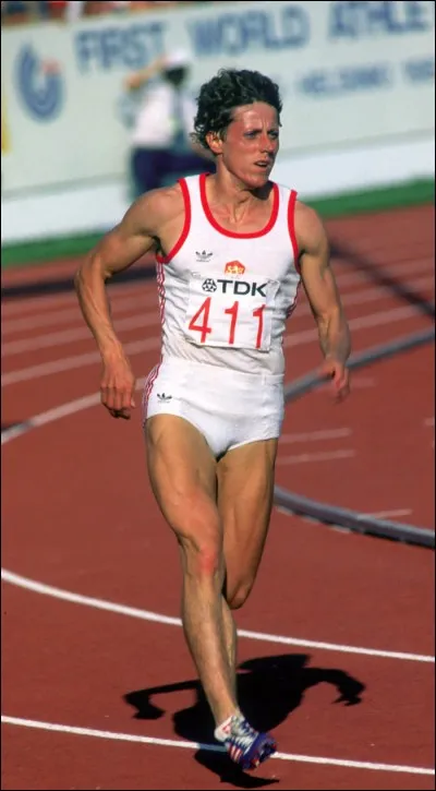 Quel est le record du monde du 800 mètres femmes ?