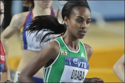 Quel est le record du monde du 5 000 mètres femmes ?