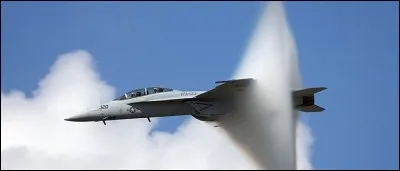 Le Big Bang est le bruit que fait un avion quand il passe le mur du son.