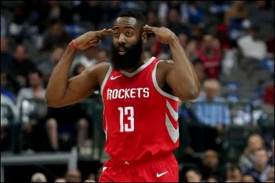 Le MVP de la saison 2016-2017 est James Harden :