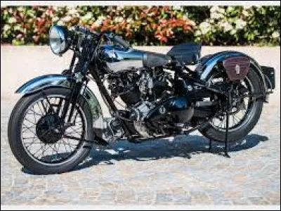 Mai 1935 : Qui s'est tué dans un accident de moto ?