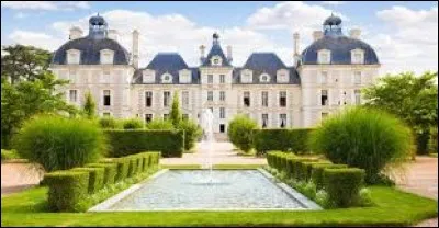 Lequel de ces châteaux a inspiré à Hergé la demeure du capitaine Haddock, Moulinsart ?