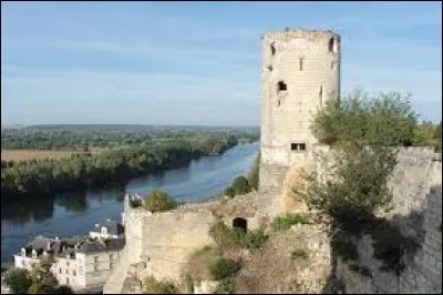 Voici le château de Loches.