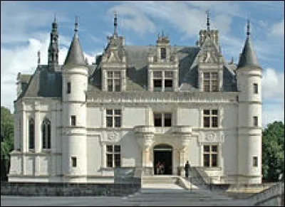On le désigne comme étant "le château des Dames", voici le château de...