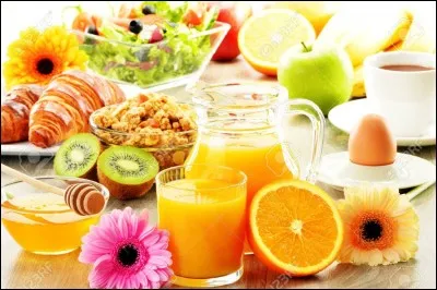 Après un petit-déjeuner de fruits et de coquillages...