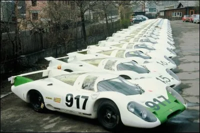 Combien d'exemplaires homologués de la Porsche 917 ont été construits ?