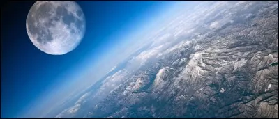 La révolution de la Lune autour de la Terre dure 31 jours.