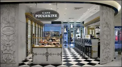 Quelle est la particularité du café Pouchkine de Moscou ?