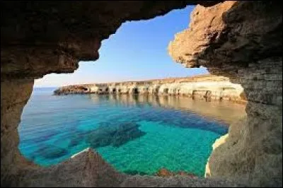 Ma voisine n'arrête pas de me dire qu'elle rêve de Chypre qui l'avait vraiment bien emballé.