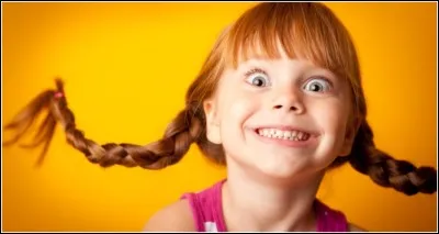 Il n'y a aucune faute d'orthographe dans la phrase ci-dessous : 

« L'usage des zygomatiques rend charismatique. »