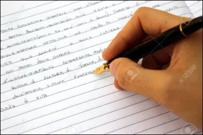 Je pratique l'écriture et mon travail consiste à écrire des textes à la main et à en faire des copies. Que suis-je ?