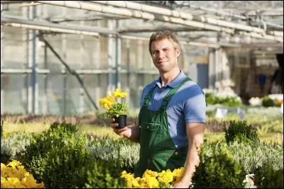Je pratique l'art de cultiver des jardins. Que suis-je ?