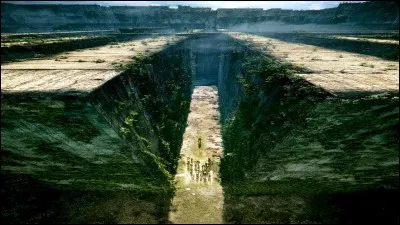 Comment s'appelle l'endroit où a atterri le héros ?