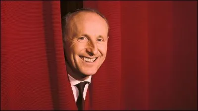 "J'suis un p'tit gars plombier zingueur / J'fais des s'mains de quarant'huit heur's / Et j'attends qu'les dimanch's s'amèn'nt / Pour sortir ma jolie Maimain'...". Quel est le titre de cette chanson de Bourvil, chantée en 1952 ?