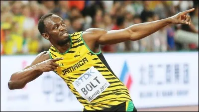 Le record personnel de Michael Johnson (USA) sur 100 mètres par rapport à celui de Carl Lewis (Jamaïque) :