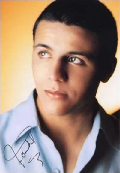 Quelle chanson fait de Faudel le chouchou des jeunes filles en 1996 ?