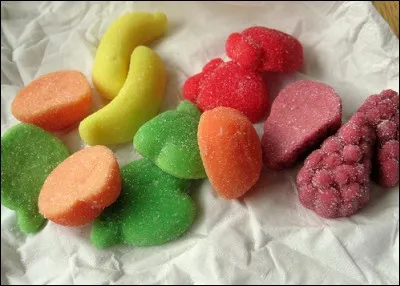 Quels étaient ces bonbons, en forme et aux goûts de fruits ?