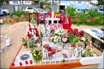 Sur quelle île Johnny Hallyday a-t-il été inhumé ?