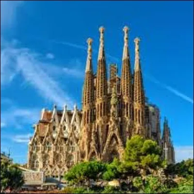 Dans quelle ville pourrez-vous admirer la Sagrada Familia ?