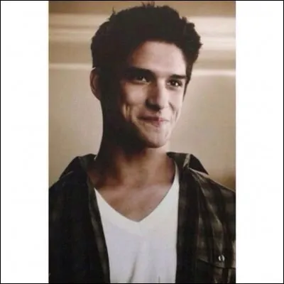 De qui Scott ne tombe-t-il pas amoureux ?