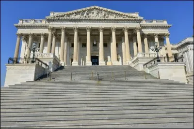 Quel amendement de la Constitution des États-Unis décrète l'abolition de l'esclavage sur le territoire états-unien ?