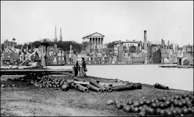 Quelle ville, capitale des États confédérés d'Amérique, tombe aux mains des nordistes peu avant la fin de la guerre ?