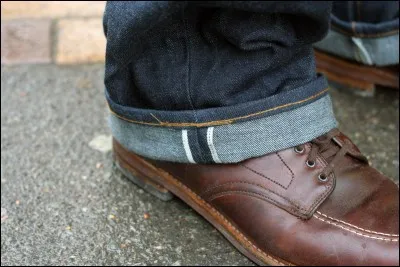 Le stylisme - Comment s'appelle le "pli" qui borde les bas de pantalon, par exemple ?