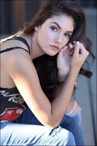 Et qui est cette jolie fille ?