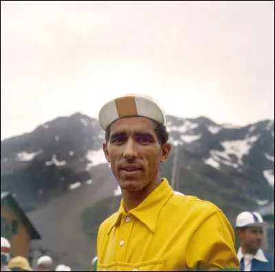 Le nombre de victoires finales sur le Tour de France de Bernard Thévenet par rapport à celui de celles de Louison Bobet :