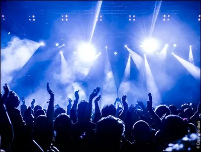 La salle finit comblée 
Je vais enfin pouvoir __...