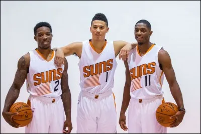 Les Suns est une franchise de basketball de la NBA. 
Dans quelle ville se situe-t-elle ?