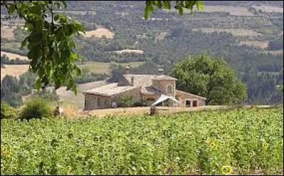 Je vous propose de partir en Auvergne-Rhône-Alpes à Pradelle. Petit village viticole de 19 habitants, il se situe dans le département ...